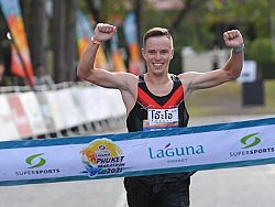Сергей Зырянов выиграл полумарафон и забег на 5 км в Лагуне