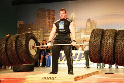 Дерек Хаммер со штангой весом в 400 кг. Фото: Durrickdaft