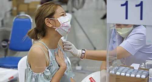 Вакцинация против COVID-19 продолжается в Таиланде. Фото: Varuth Hirunyatheb / Bangkok Post