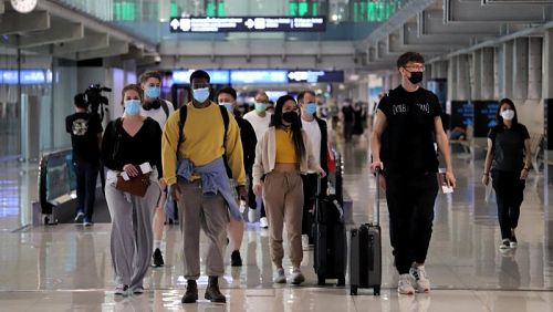 Туристы в бангкокском аэропорту Suvarnabhumi. Фото: Bangkok Post