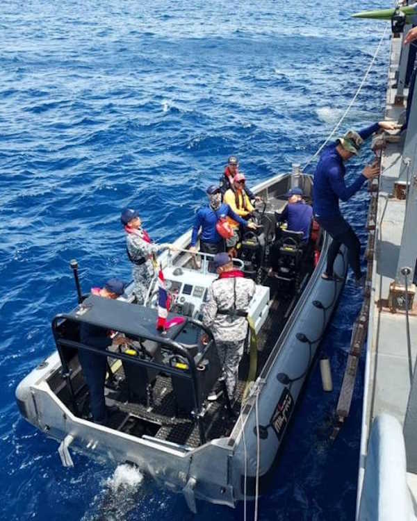 Датчик DART, переставший посылать сигнал 31 июля, подобрали в море и привезли на Пхукет. Фото: DDPM