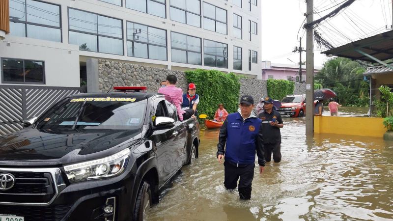 Soi Phanieng и Soi Samkong 1 во время октябрьских дождей 2022 года. Фото: PR Phuket