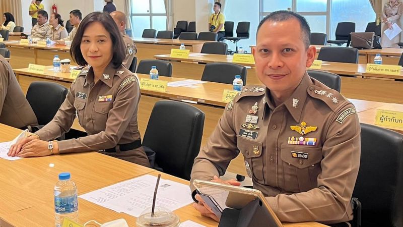 Полковник Тханет Сукчай на межведомственном совещании 30 октября. Фото: Phuket Immigration