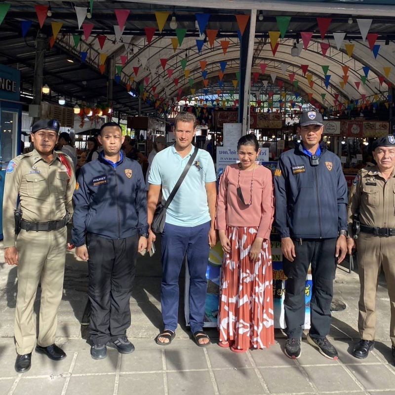 Полиция приехала с проверкой в фирму Ivan Durian Tour, но нарушений либо не выявила, либо не сообщила о них. Фото: Phuket Immigration