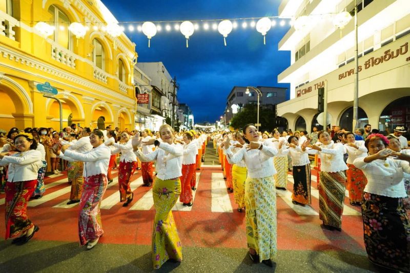 К ярмарке Lard Yai на Thalang Rd. добавилась ярмарка Chartered Walking Street на Phang Nga Rd. Фото: PPAO, Rewat Areerob